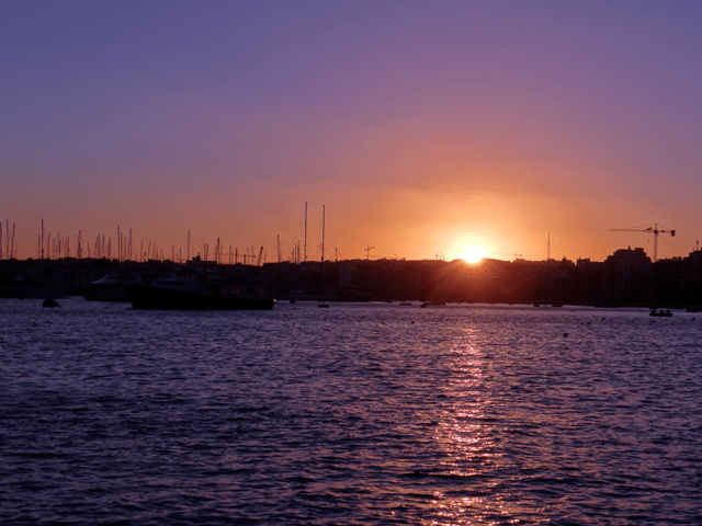 Pôr-do-sol em Sliema. 