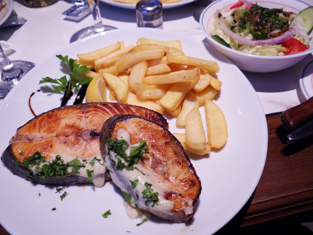 Uma das poucas refeições fora da residência.