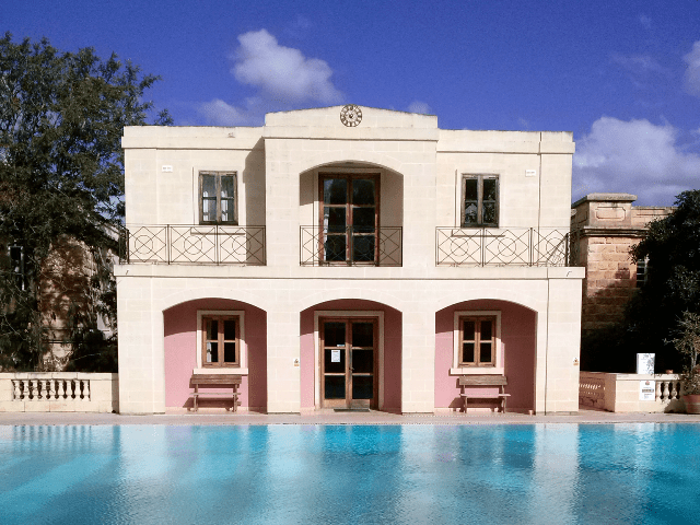 Minha sala de aula ficava ali. Sprachcaffe Malta.